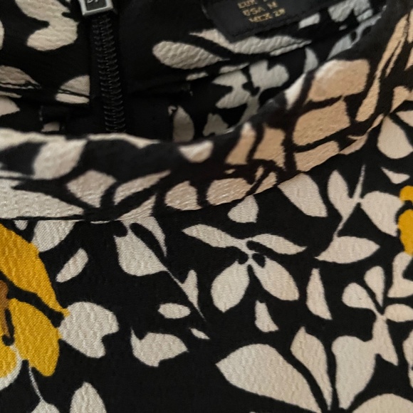 Black floral dress with flare - Picture 3 of 6